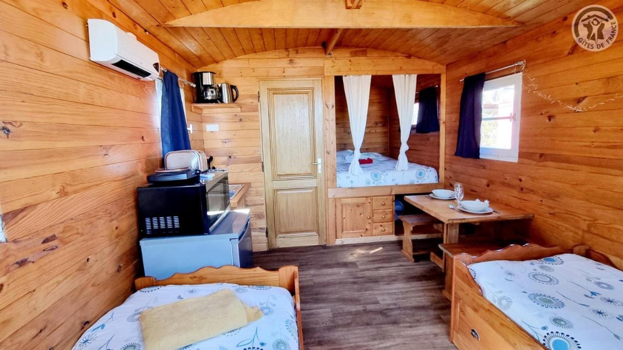 Вилла Roulotte Et Jacuzzi De Rachel Au Domaine Du Reuze Winnezeele Экстерьер фото